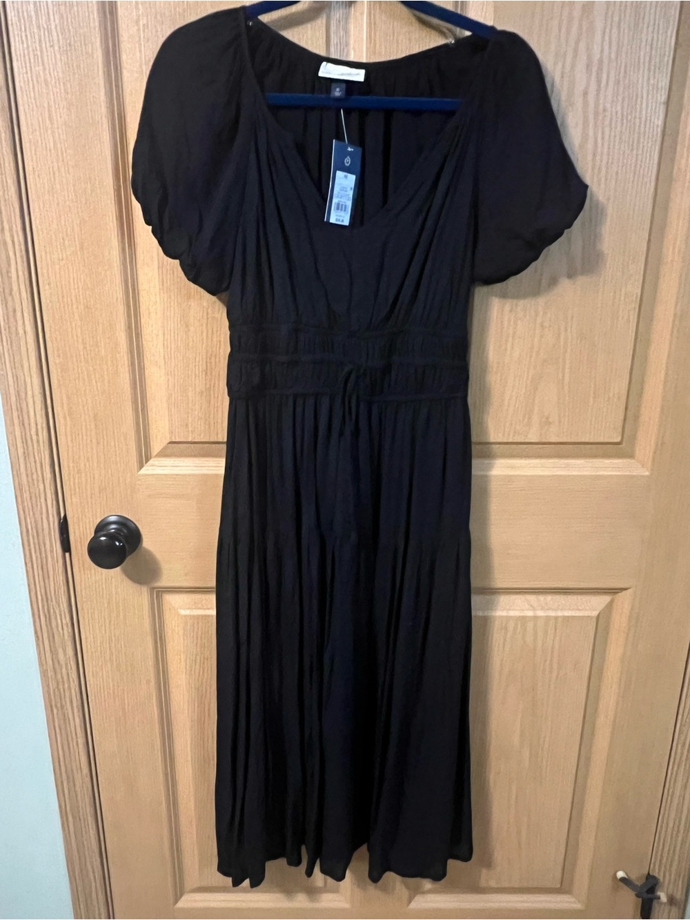 NWT Universal Thread Black V‑Neck Midi Dress with Smocking and Puff Sleeves